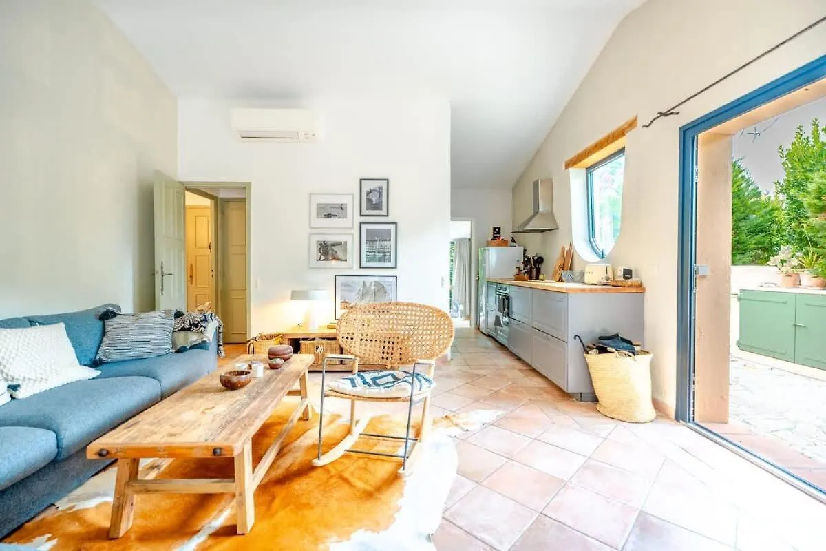 Maisonnette Entree St Tropez Saint-Tropez