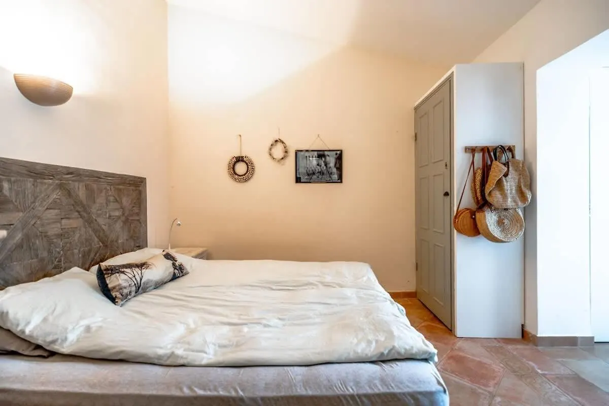 Maisonnette Entree St Tropez Saint-Tropez